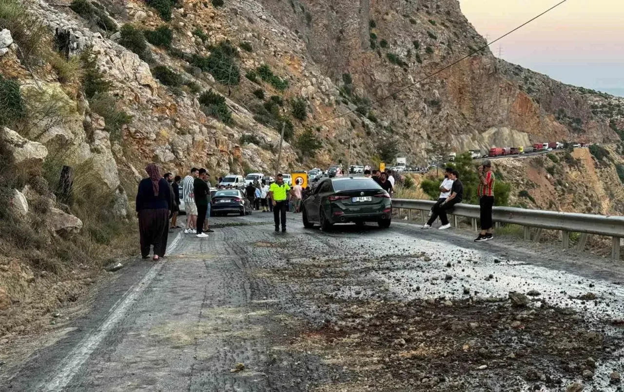 Yolda Sıçrayan Mazot Zincirleme Kazaya Neden Oldu