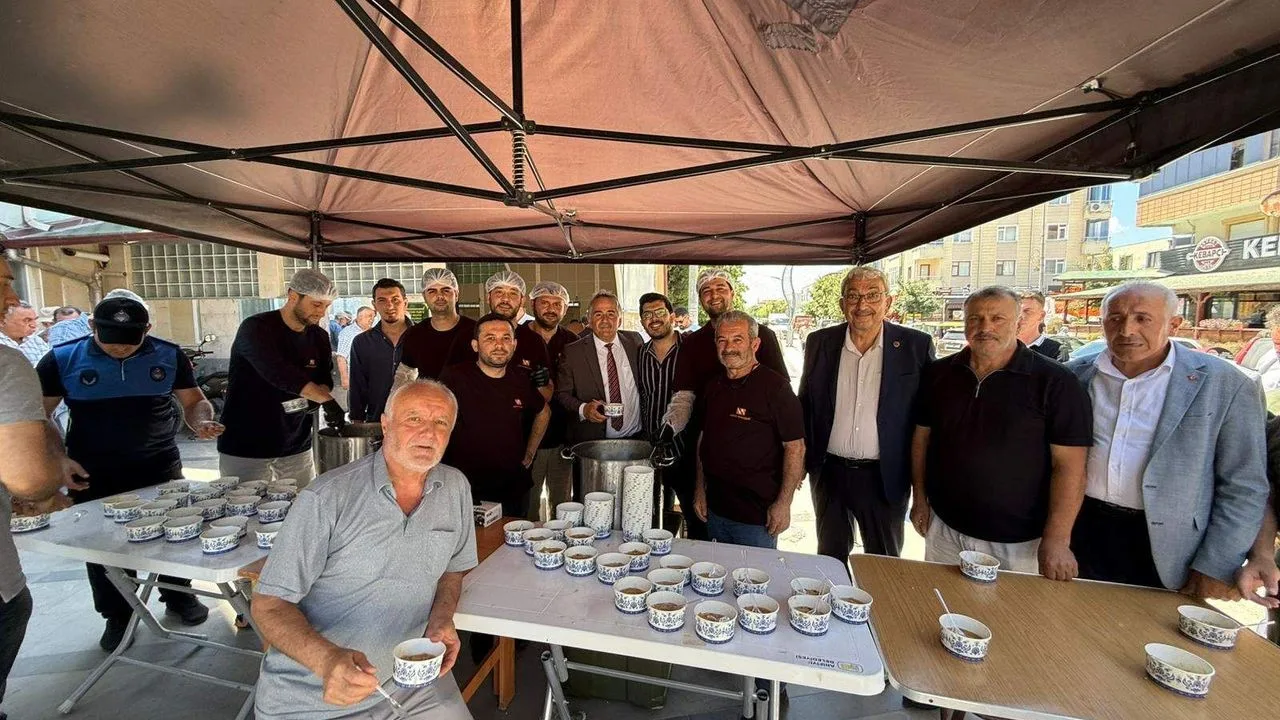 Arifiye Belediyesi'nden Aşure İkramı: Birlik ve Dayanışma Mesajı