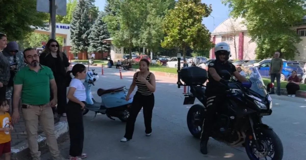 İnegöl'de Sınava Yetişemeyen Öğrenciye Polis Yardımı