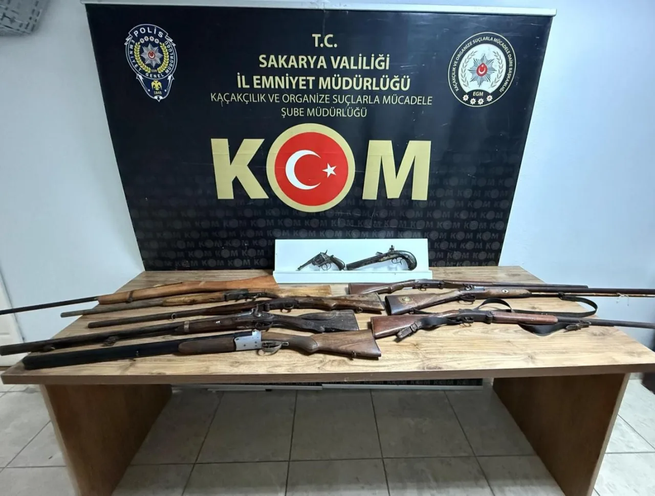 Adapazarı'nda Silah Kaçakçılarına Operasyon: 11 Silah Ele Geçirildi