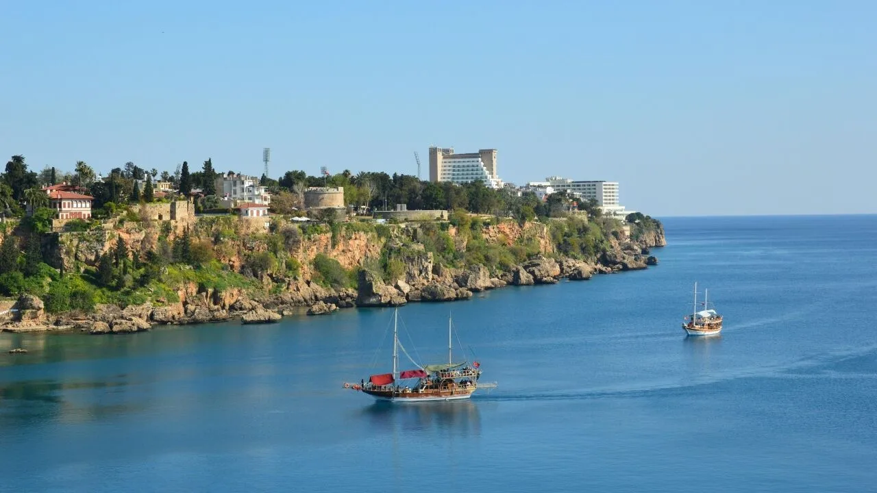 Antalya Gezi Teknelerine Yeni Kurallar: Ruhsat İptali Tehdidi