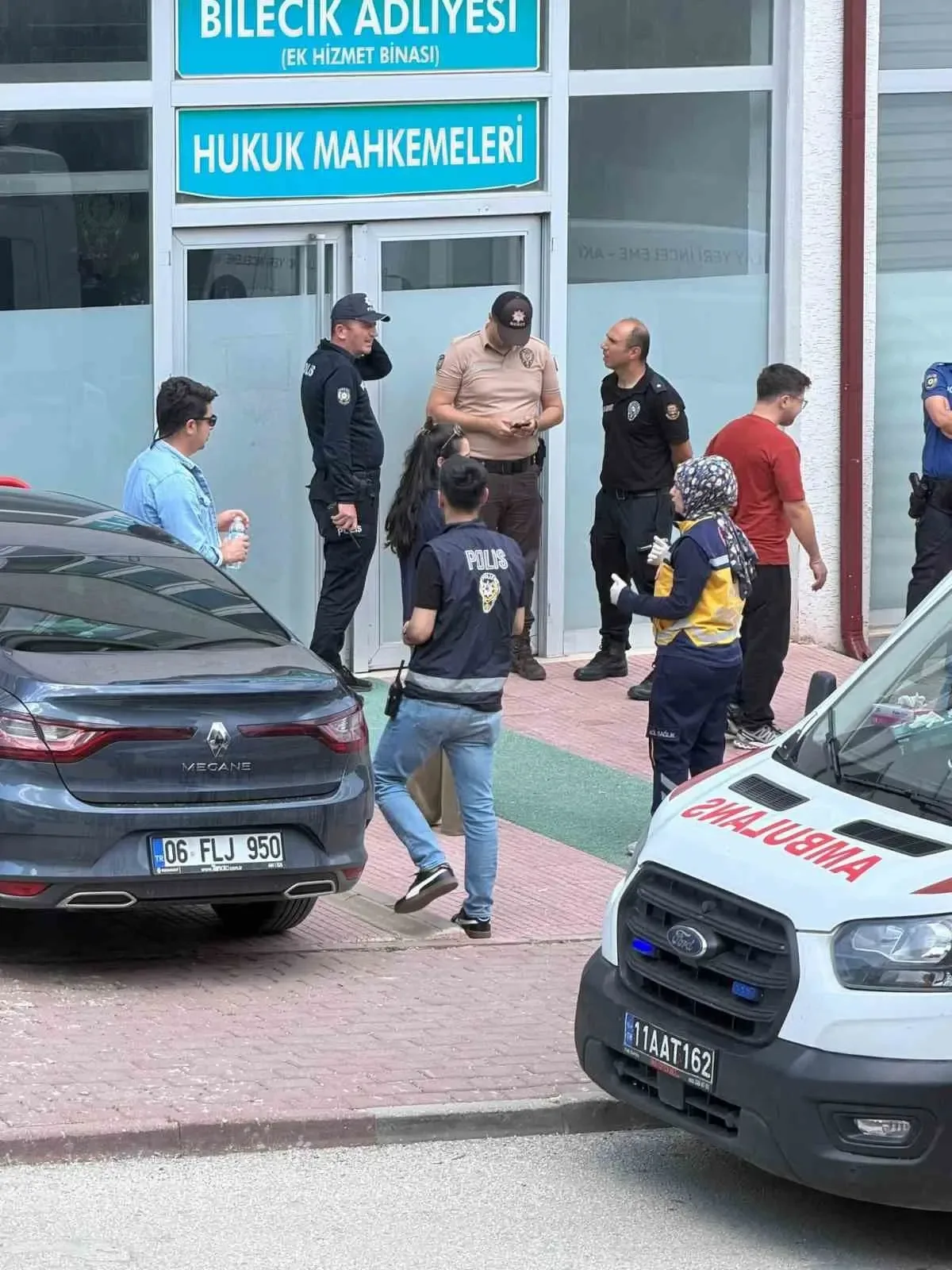 Görevi başında kalp krizi geçiren polis memuru Sakarya'da hayatını kaybetti
