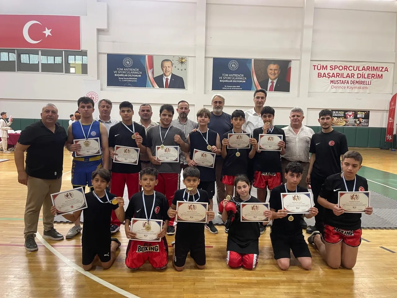 Derince'de 300 Sporcu, Geleneksel Tekvando Turnuvasında Mücadele Etti