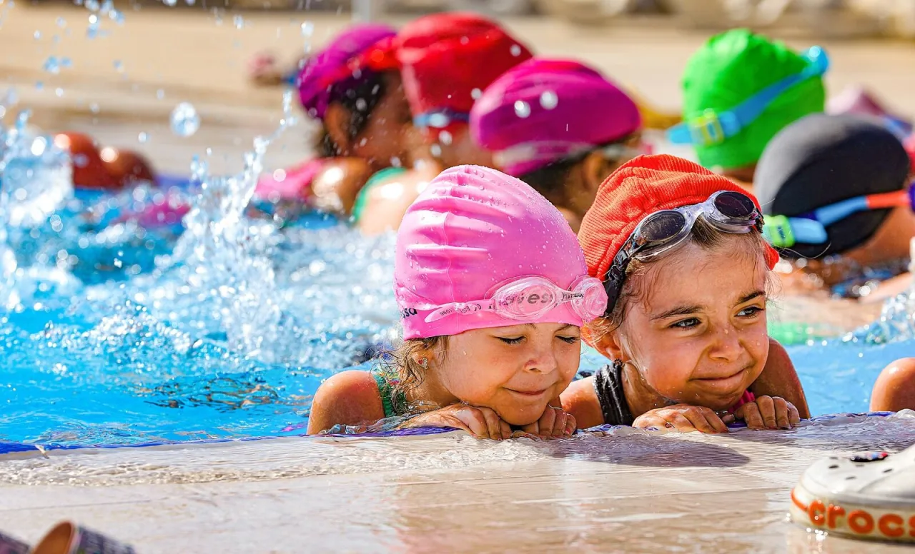 Bayraklı Yaz Spor Okulları ile Spor Dolu Bir Tatil Geçirecek!