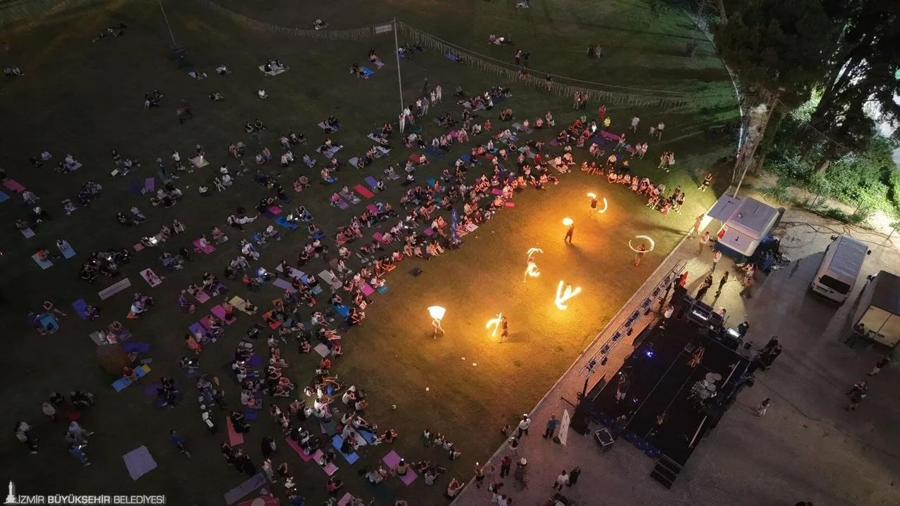 Kültürpark'ta Yoga Festivali ile Şehrin Ruhu Yenilendi