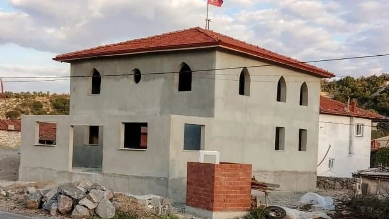 Selendi'de Aloşlar Camii İbadete Hazır: Hayırseverlerin Eseri