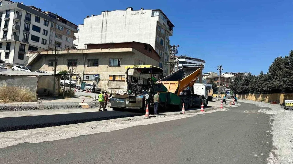 Çayırova'da Uğur Mumcu Caddesi Yenileniyor: Modern Altyapı Geliyor