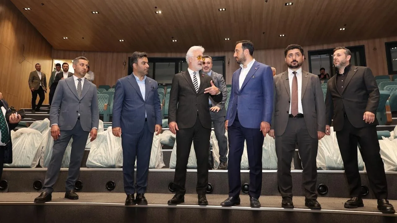 Tamer Karadağlı, Bağcılar’daki Tiyatro Binası için ‘Süper’ Dedi!