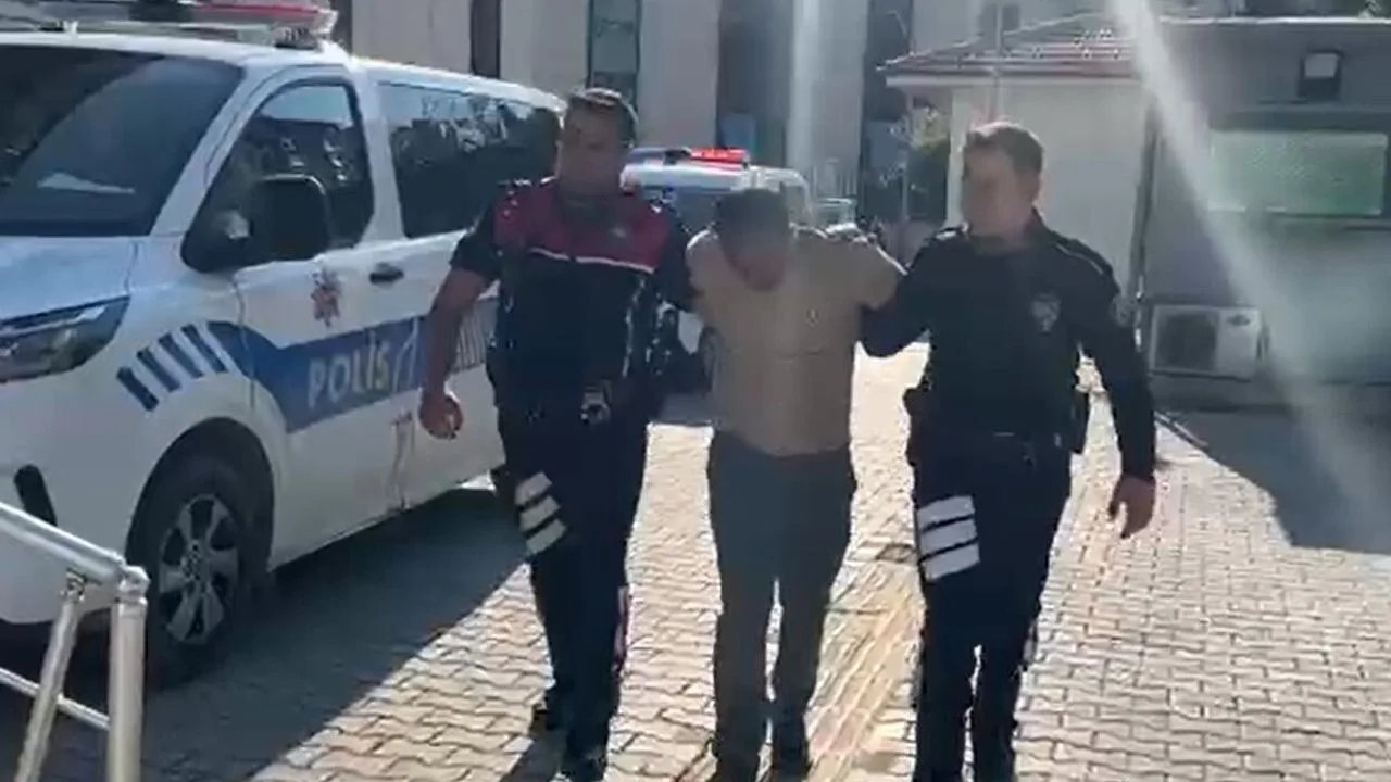 Interpol'ün Kırmızı Bültenle Aradığı Şüpheli İzmir'de Yakalandı