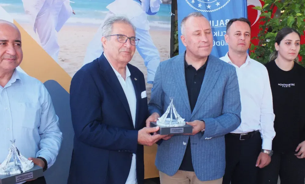 Balıkesir'de Plajda Tarih ve Spor Buluşması: Karate Şampiyonası Başladı