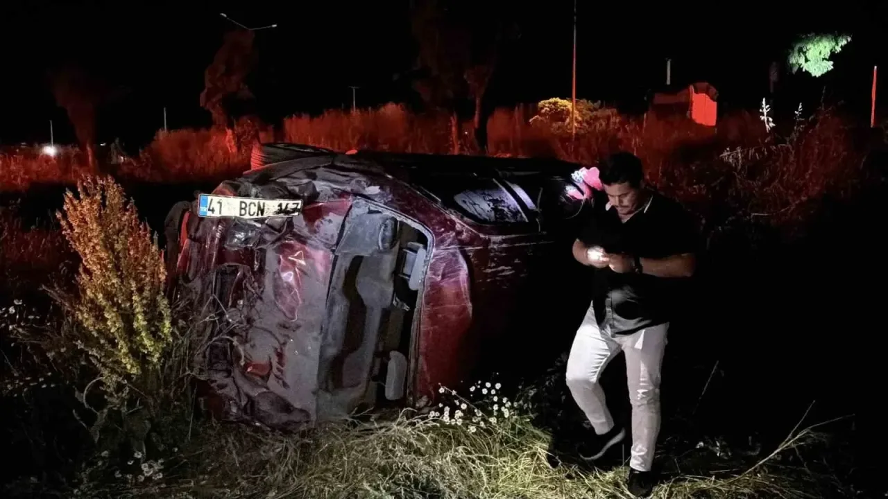 Sakarya'da Feci Kaza: Kontrolden Çıkan Araç Takla Attı, 2 Yaralı