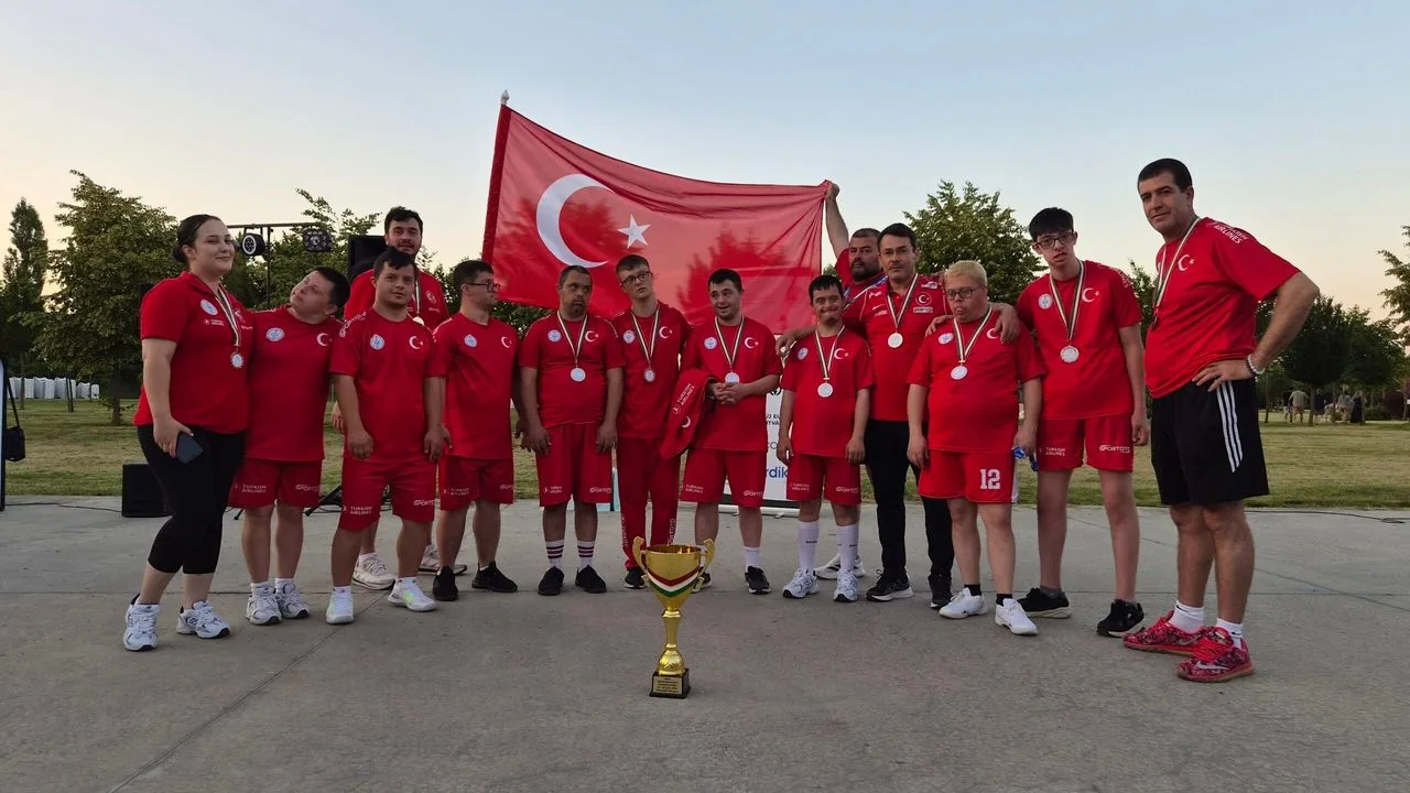 Down Sendromlu Basketbol Milli Takımı, Manisa'nın Gururu Oldu!