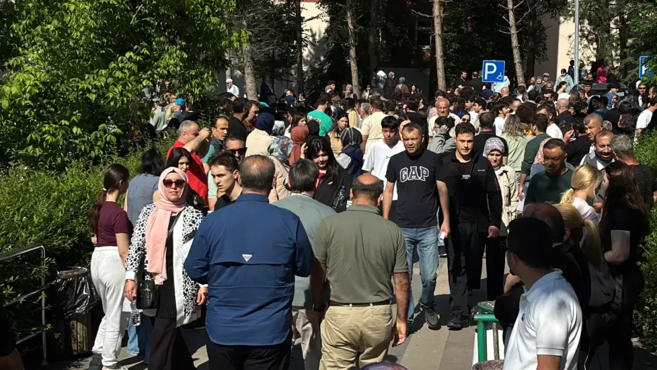Bolu'da AYT Maratonu: Aileler Dualarla Destek Oldu