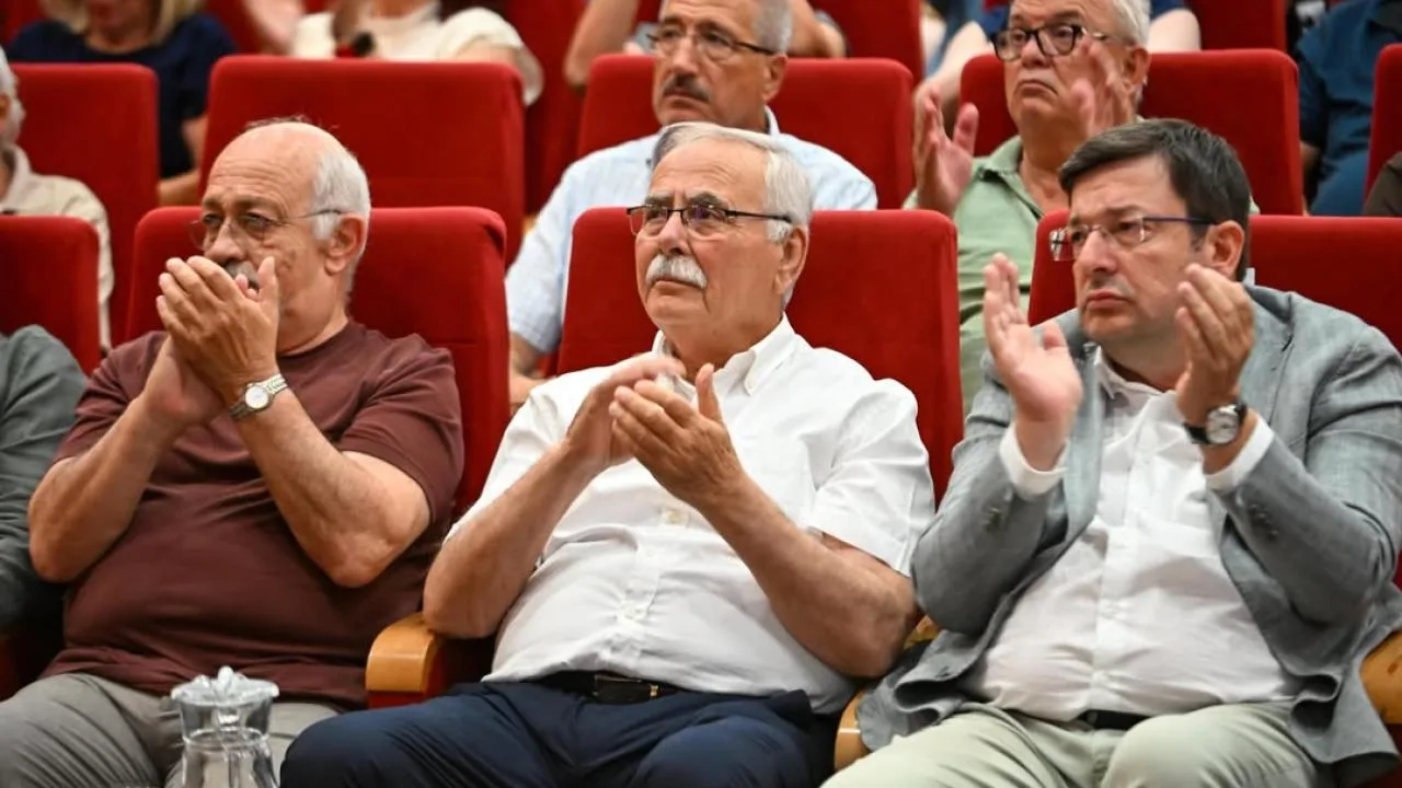 Çanakkale'de CHP Toplantısında 'Mutlak Butlan' Tartışmaları