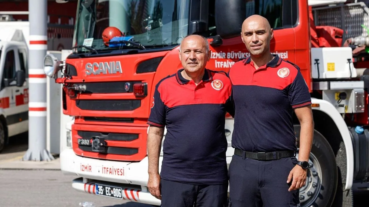 Baba-Oğul İtfaiyeciler, Alevlere Karşı Birlikte Mücadele Ediyor