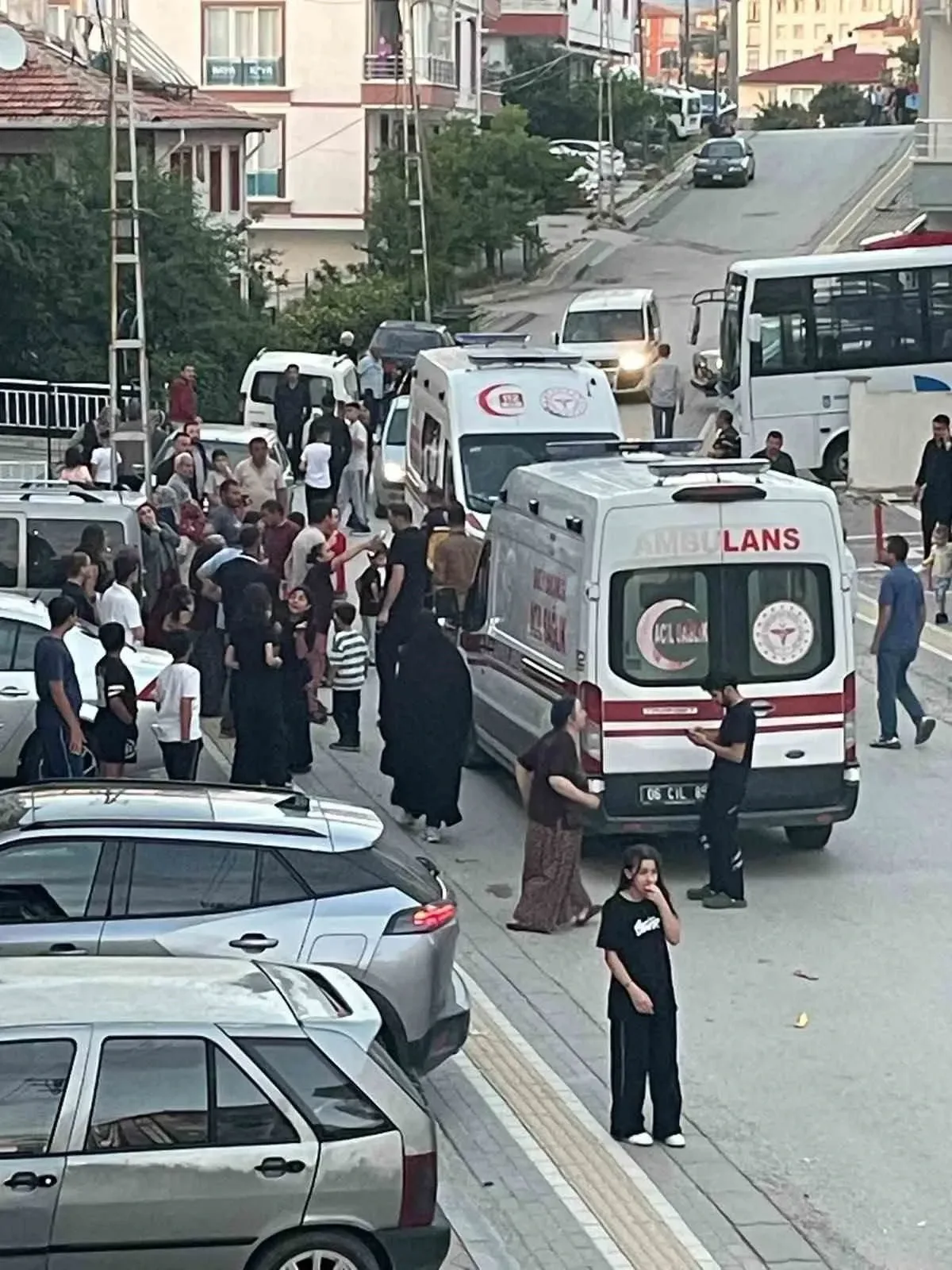 Akyazı'da Balkondan Düşen 1 Yaşındaki Çocuk Ağır Yaralandı