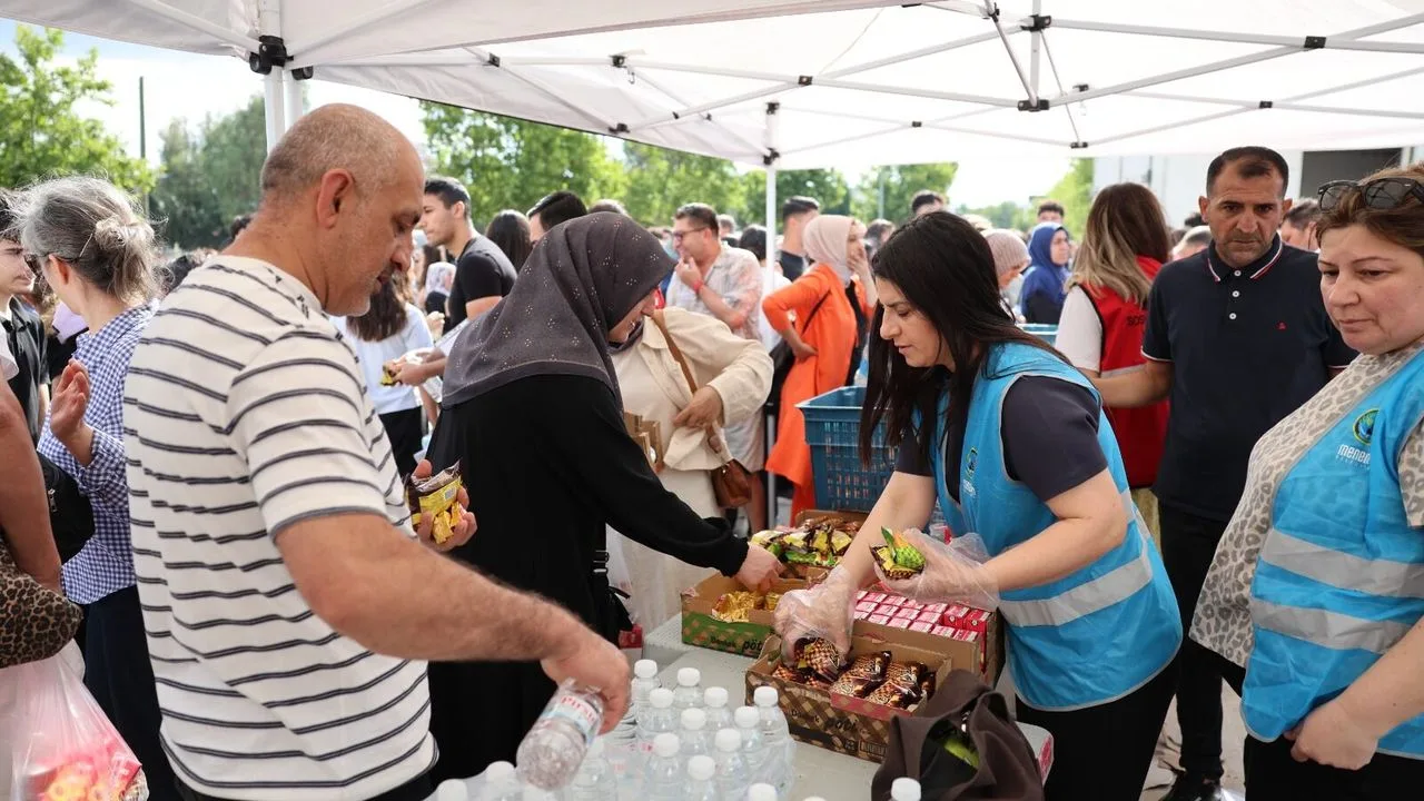 Menemen'de YKS Sınavında Öğrencilere Büyük Destek!