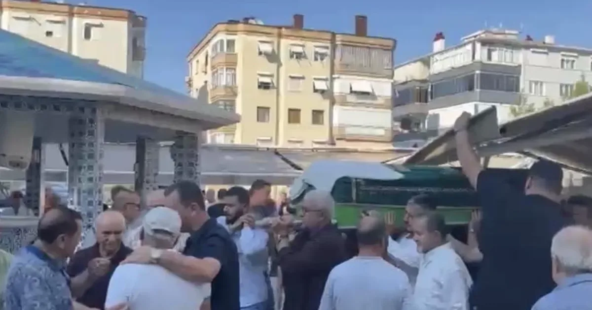 Bursa'da İş Ortağını Vuran Galerici Toprağa Verildi
