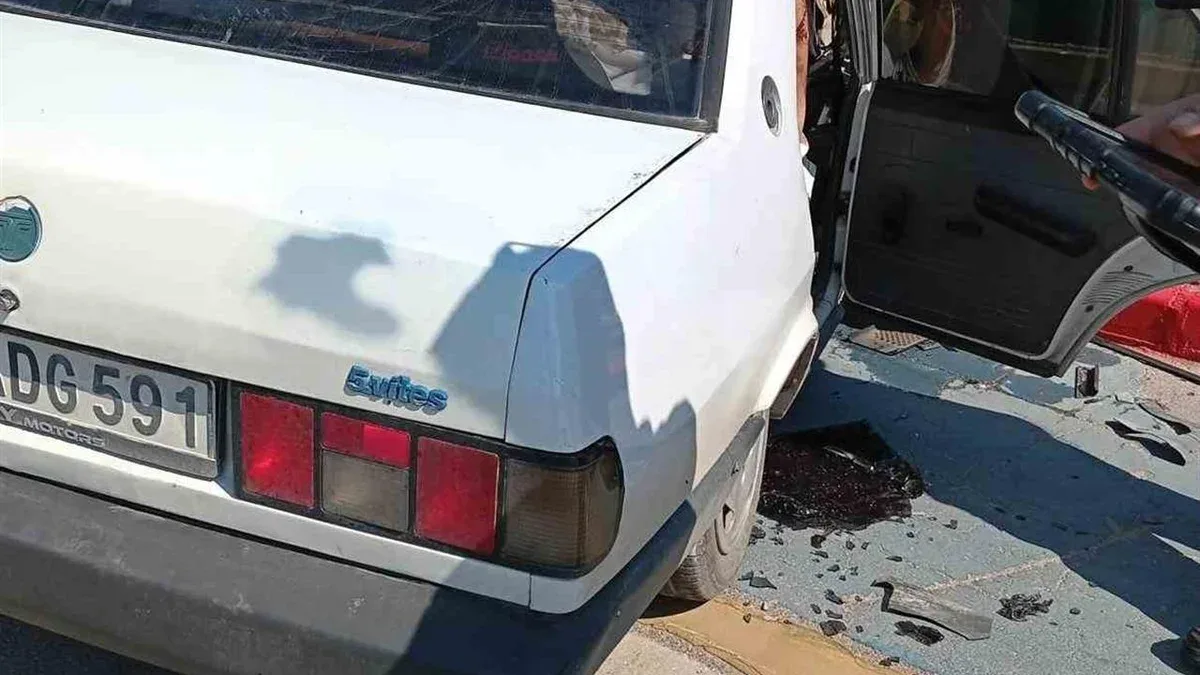 Derince'de Kaldırıma Çarpan Otomobilin Sürücüsü Yaralandı