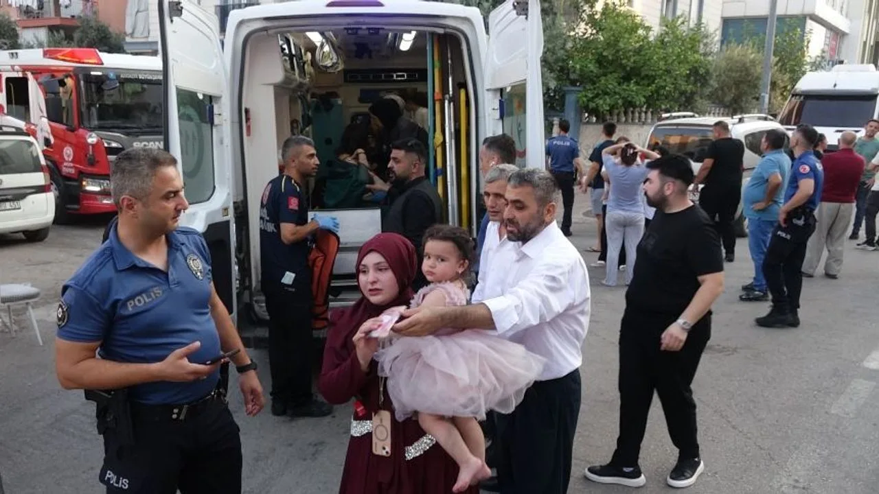 Muratpaşa'da Düğün Öncesi Yangın Korkusu: 10 Kişi Tahliye Edildi