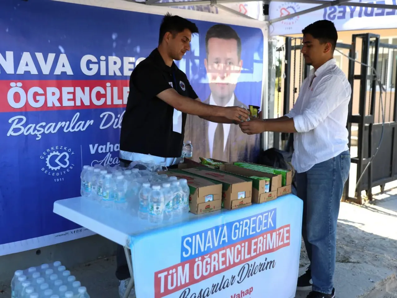 Çerkezköy Belediyesi'nden YKS Adaylarına Moral İkramı