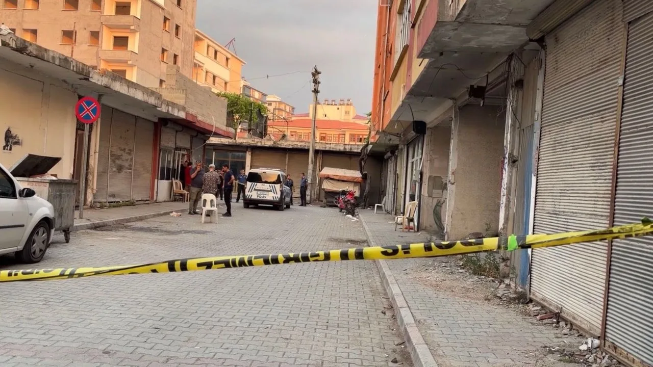 İzmir'de Sokak Ortasında Bıçaklı Kavga: 1 Ölü