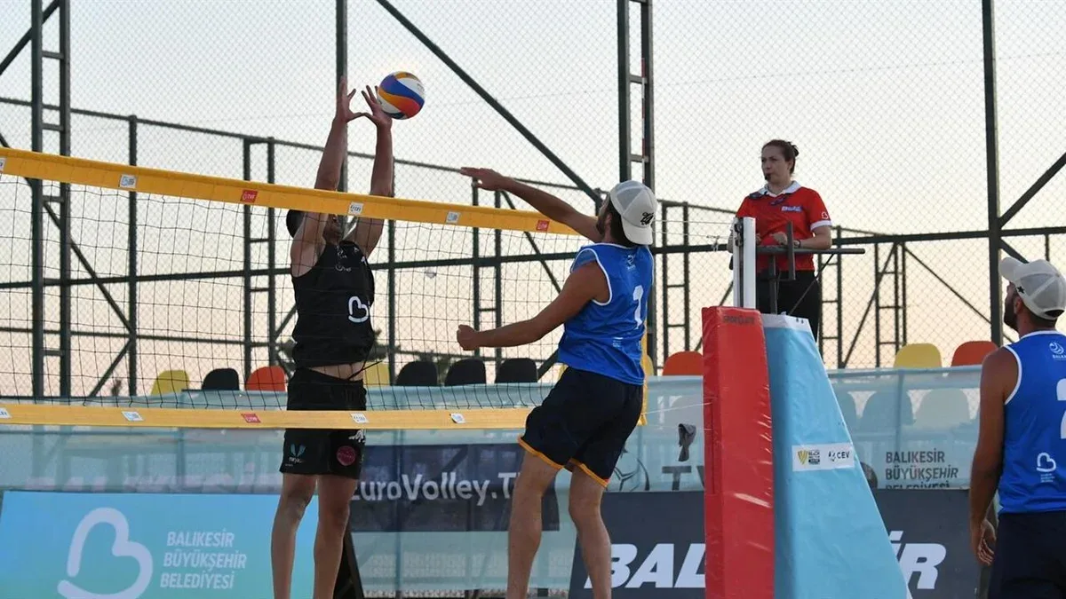 Ayvalık'ta 2026 BVA Plaj Voleybolu Balkan Şampiyonası Başladı