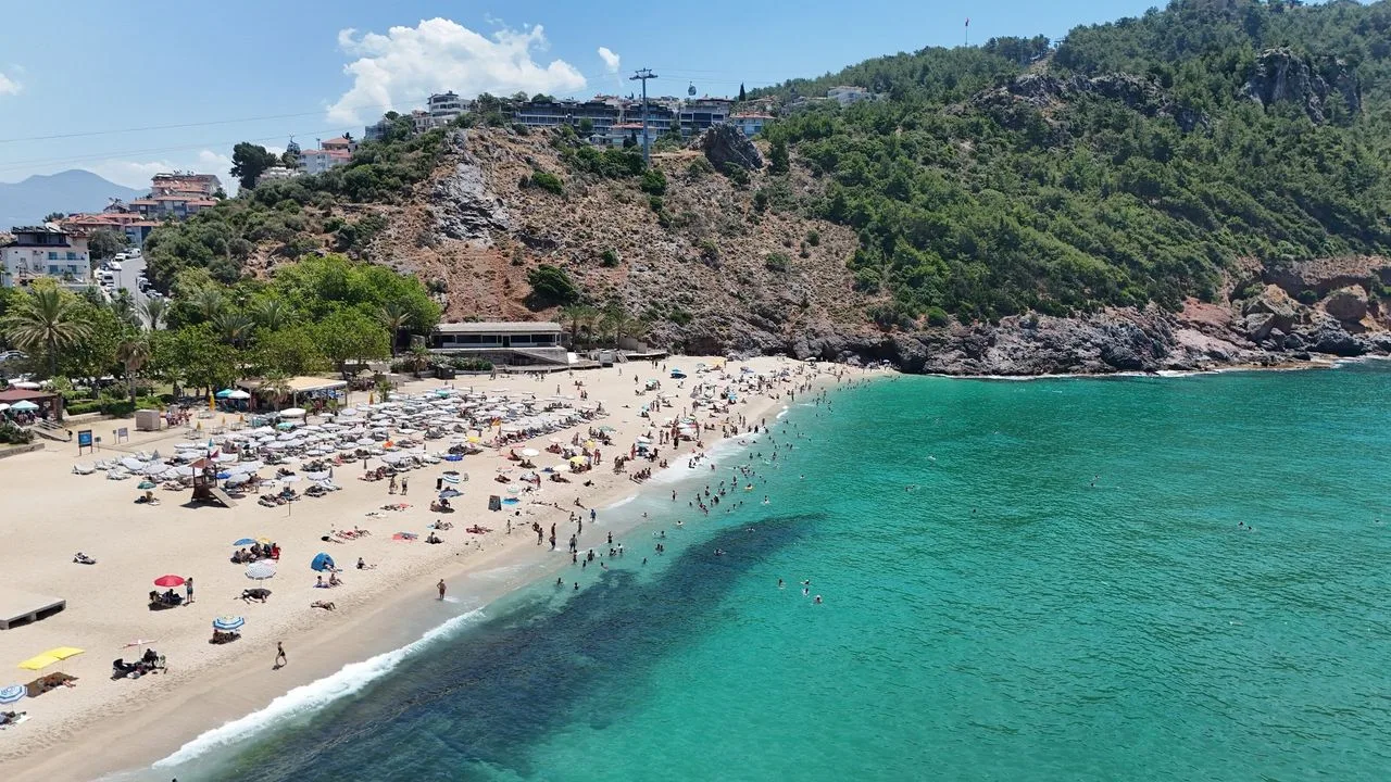 Alanya'da Yaz Sıcakları Sahilleri Canlandırdı!