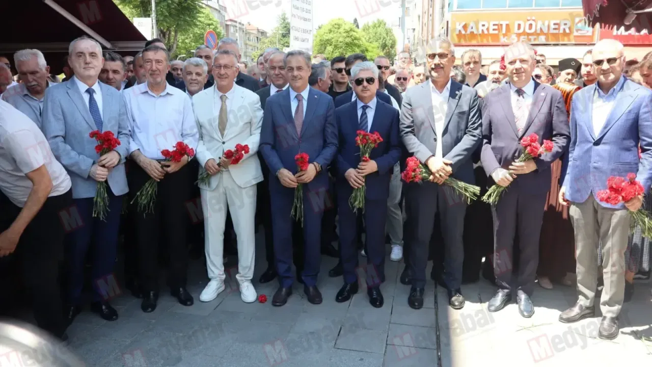 Adapazarı'nda Kurtuluş Günü Coşkusu Protokol ile Kutlandı