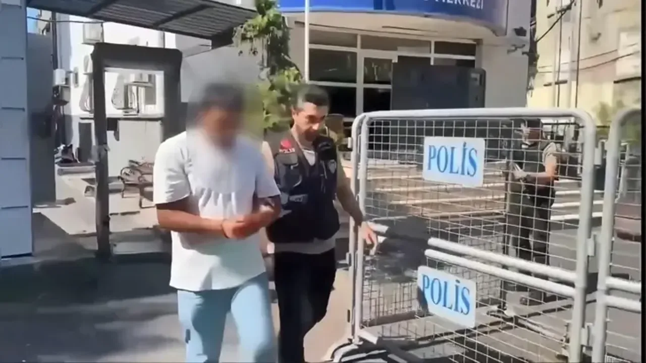 İzmir'de Eski Eşiyle İlişkisi Olan Adamı Vurdu