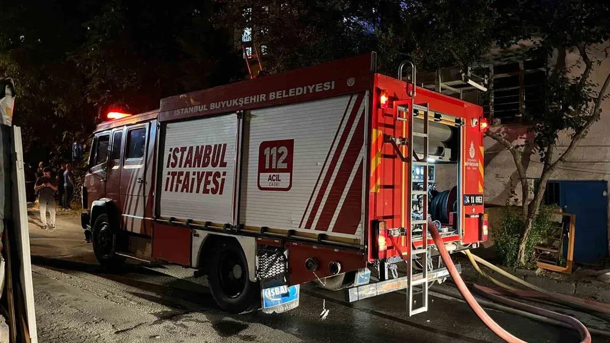 Gaziosmanpaşa'da Gecekondu Yangını: Maddi Hasar Var, Yaralı Yok
