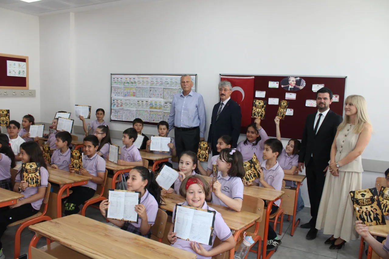 Çerkezköy'de Karne Heyecanı: Öğrenciler Tatile Çıktı
