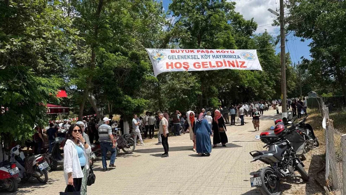 Büyükpaşa Köyü Geleneksel Hayrı'nda 3 Bin Kişi Bir Araya Geldi