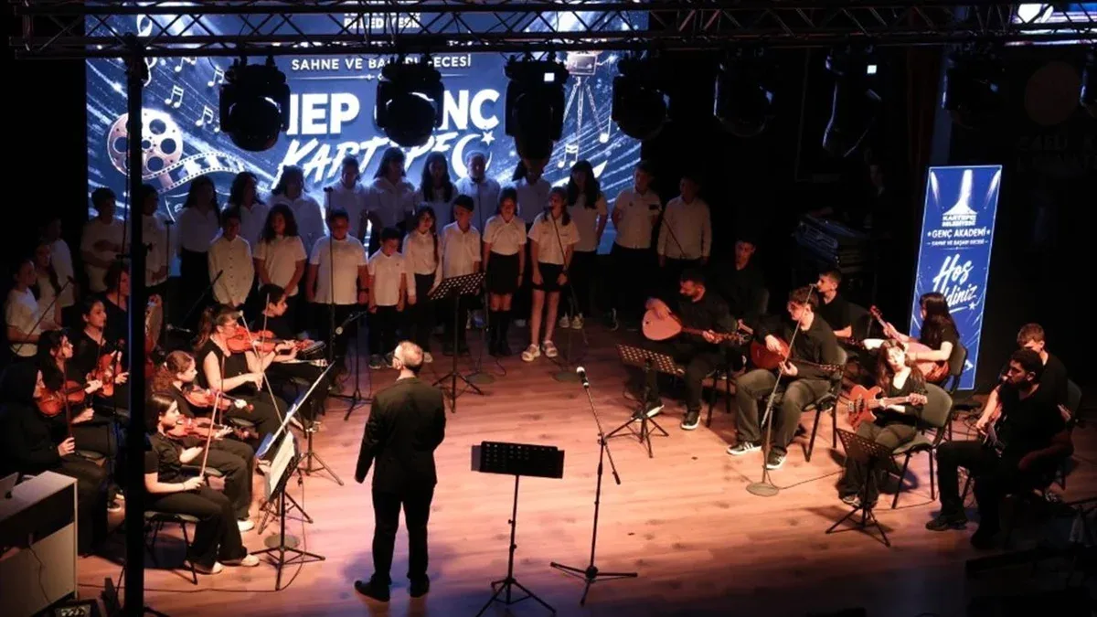 Kartepe'de Genç Akademi Öğrencileri Yeteneklerini Sergiledi
