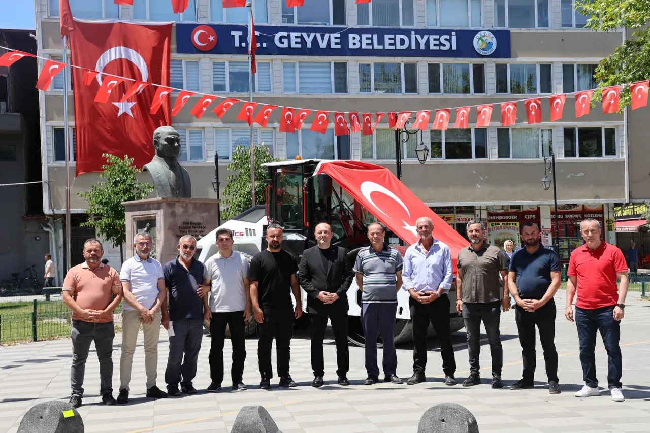 Geyve Belediyesi, Yeni Silindirle Hizmet Kalitesini Artırıyor