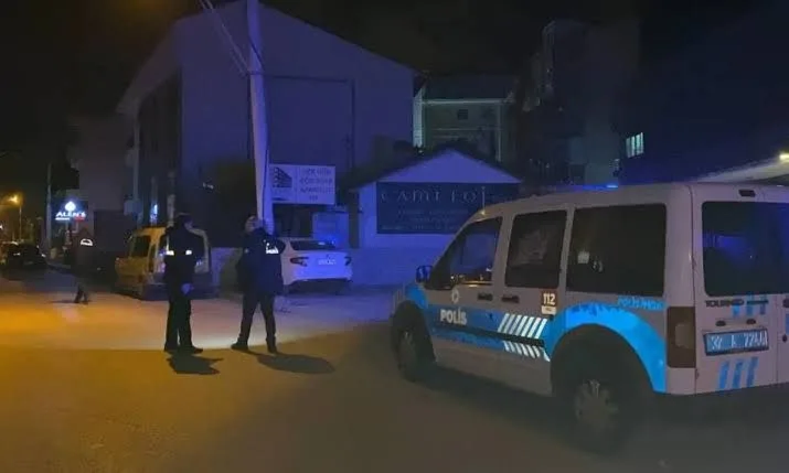 Sakarya'da Kız Meselesi Kavgasında 3 Genç Yaralandı