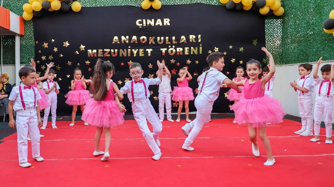 Buca'da Çınar Anaokulları'nda Mezuniyet Coşkusu Yaşandı!
