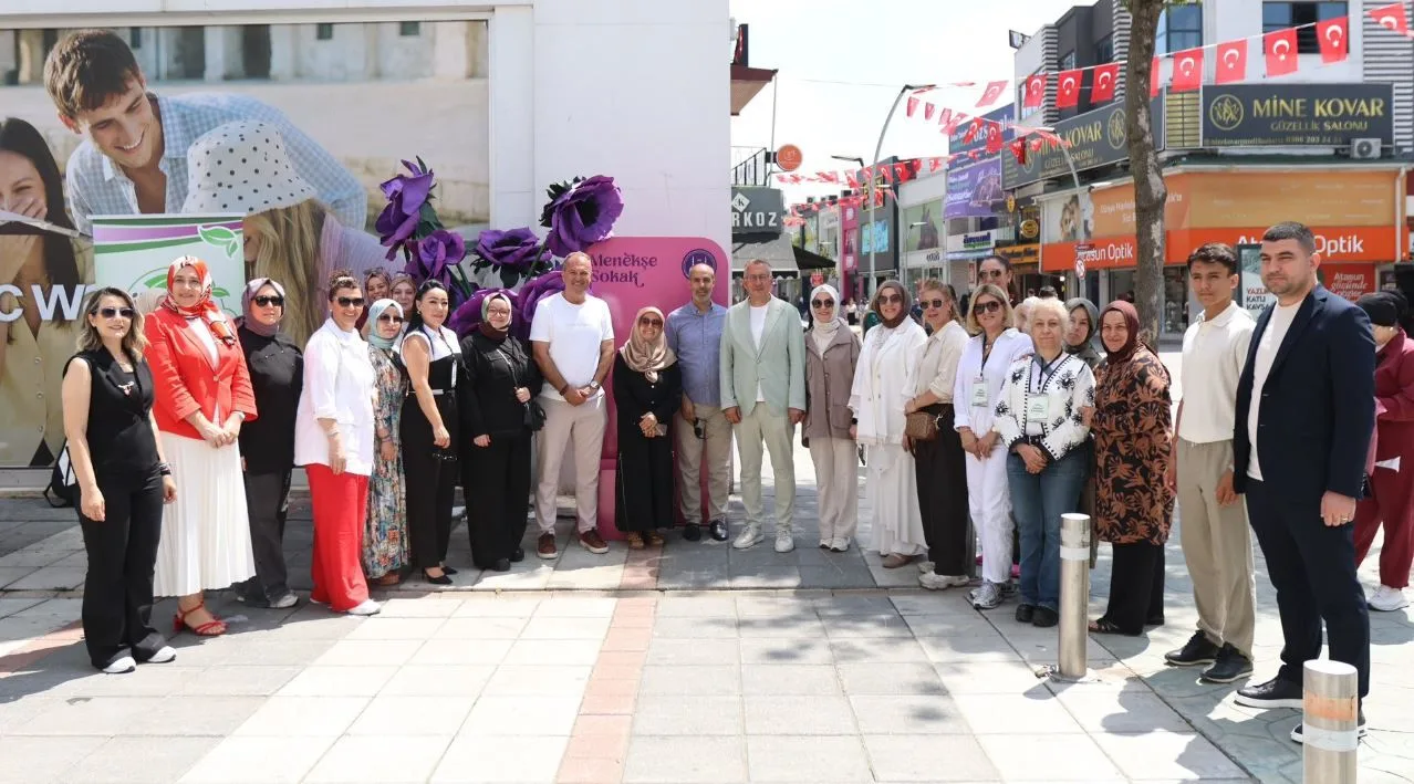 Adapazarı'nda Menekşe Sanat Sokağı Hayata Geçti
