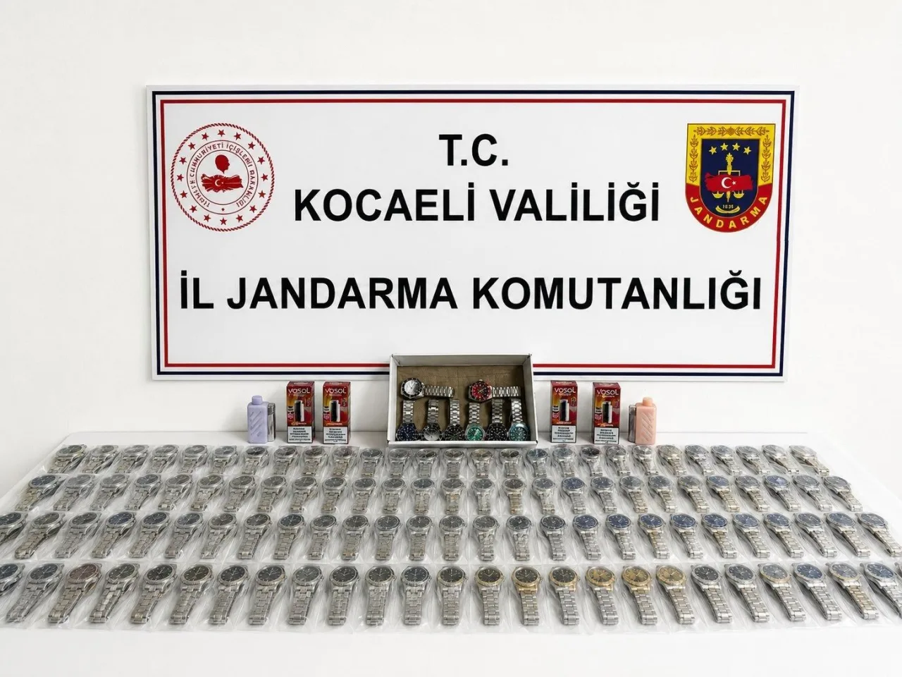 Dilovası'nda 4,5 Milyon Liralık Sahte Saat Operasyonu
