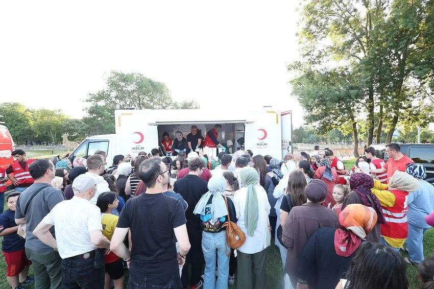Adapazarı'nda 105. Yıl Coşkusu: Kahramanlar Anıldı, Yürüyüş Düzenlendi!