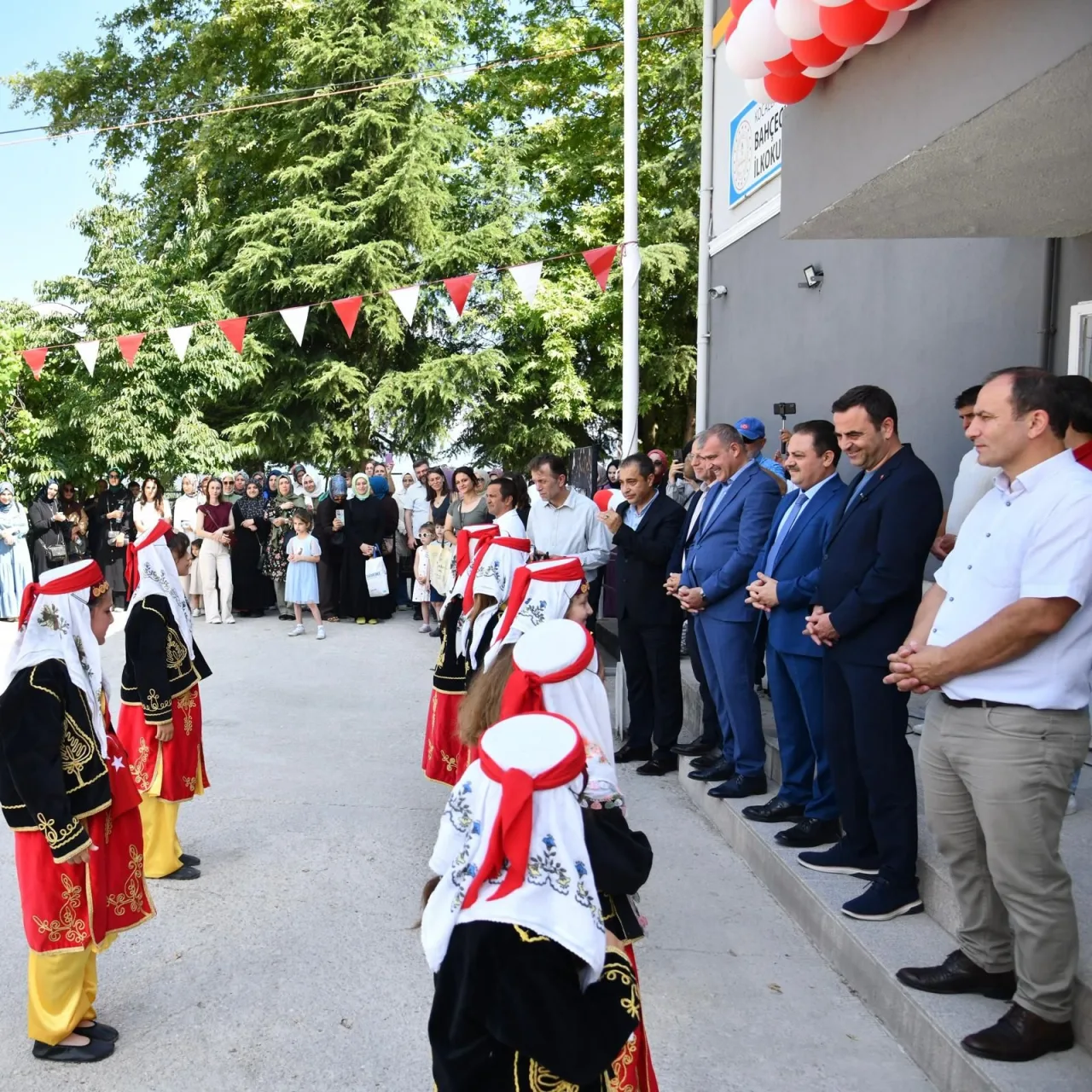 Başiskele'de Öğrencilerin Karne Sevinci Coşkuyla Kutlandı