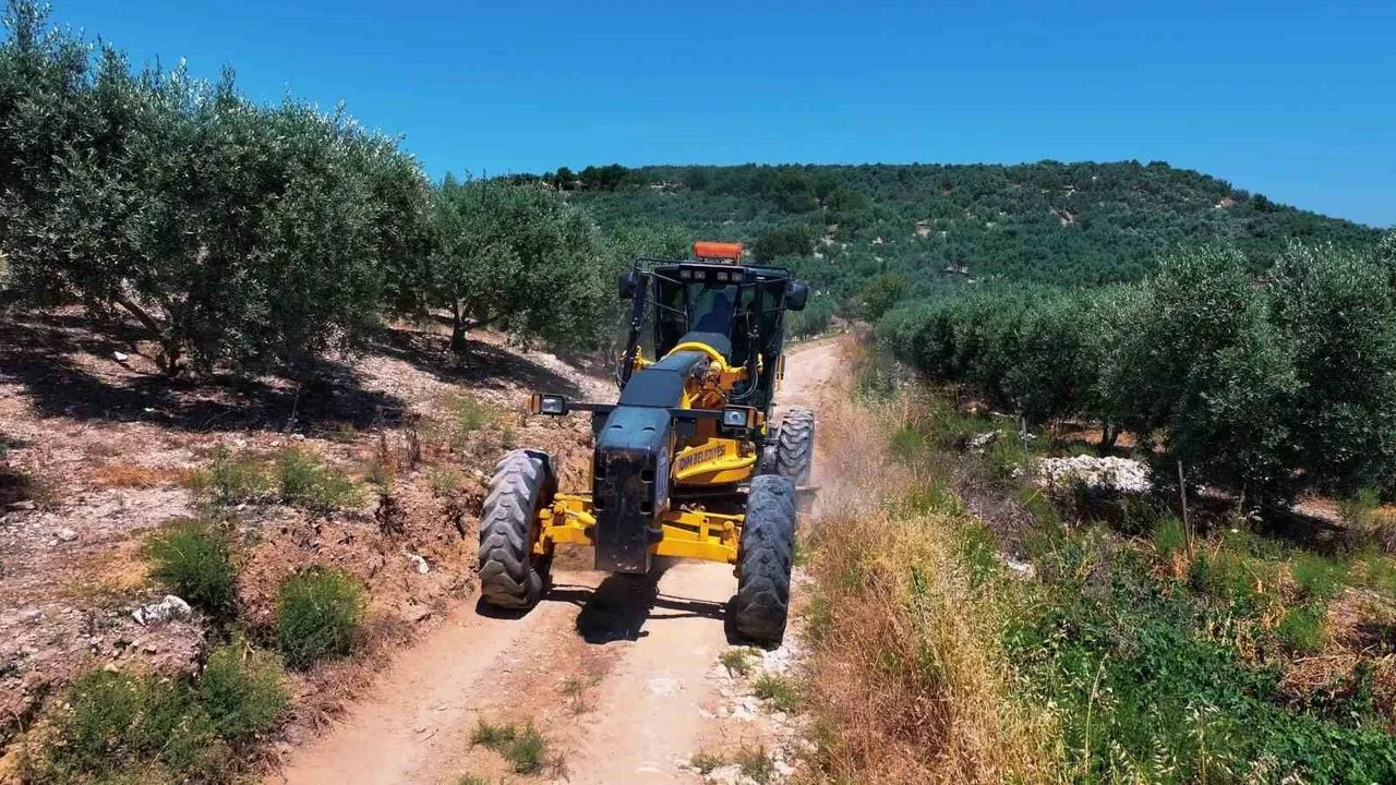 Didim'de Yol Çalışmaları Hız Kesmeden Devam Ediyor