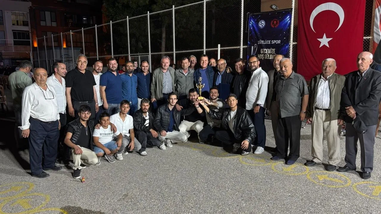 Sütlücespor'un Şampiyonluk Kutlaması Coşkuyla Gerçekleşti