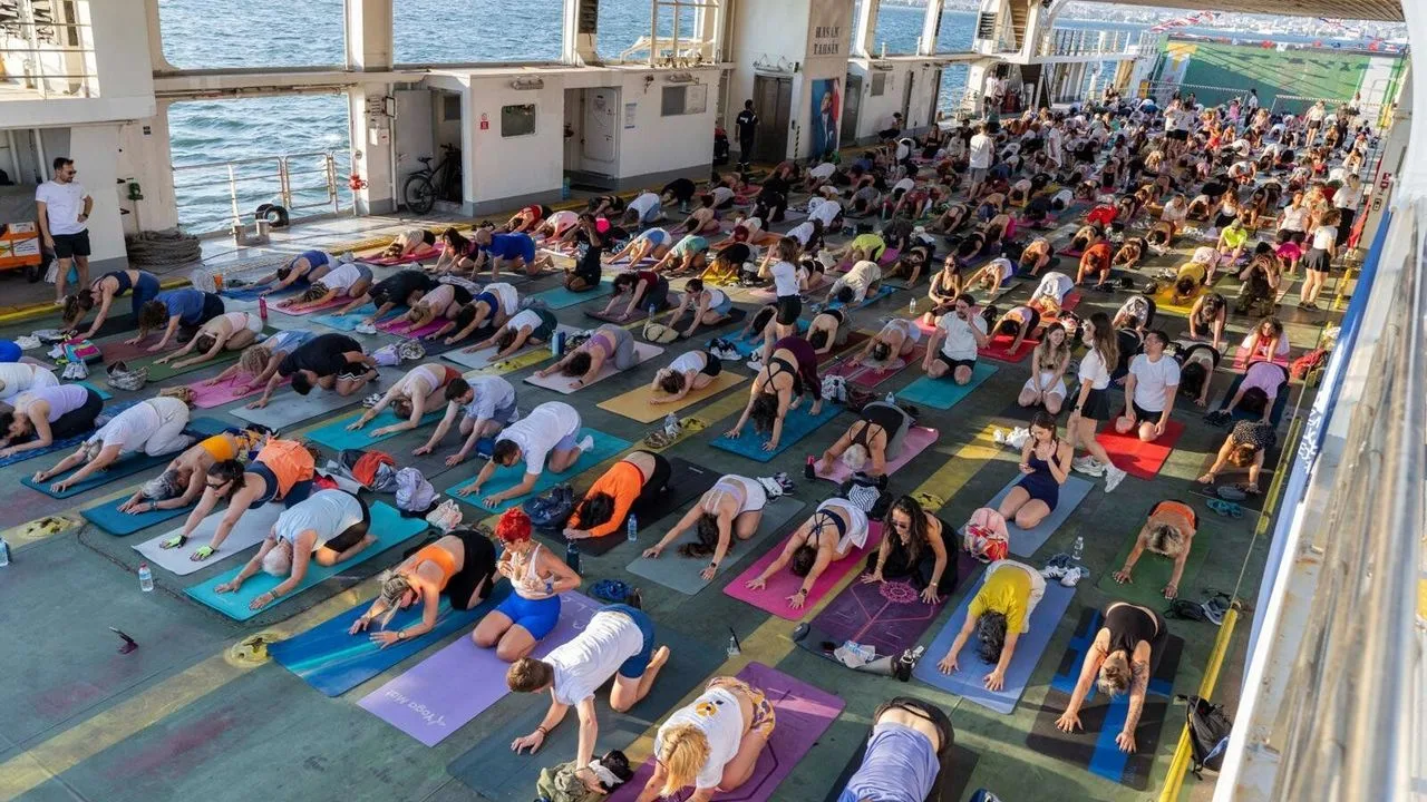 İzmir Körfezi'nde Unutulmaz Yoga Buluşması