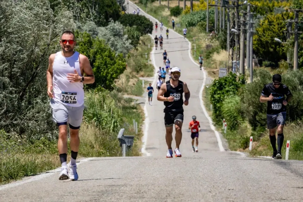 Bozcaada'da Spor, Dostluk ve Renkler Festival Gibi Yaşandı