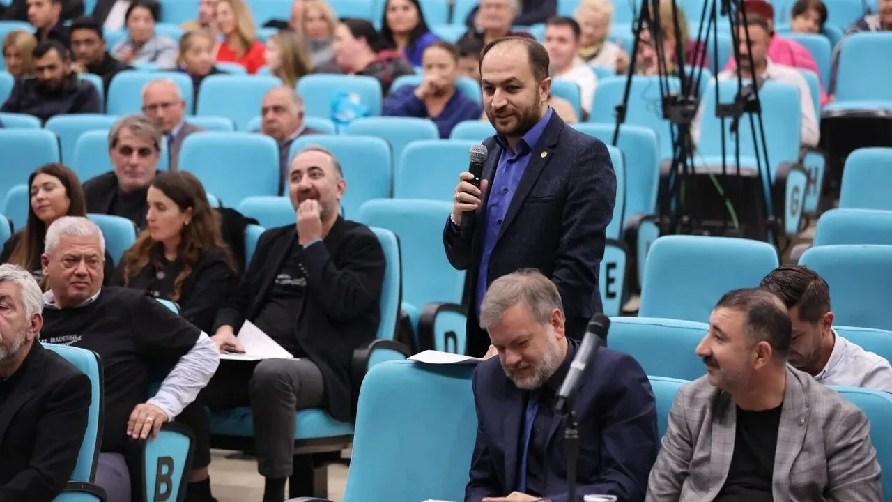 Konak'ta Gri Pasaport Tartışması: İki Kurum Eleştirildi
