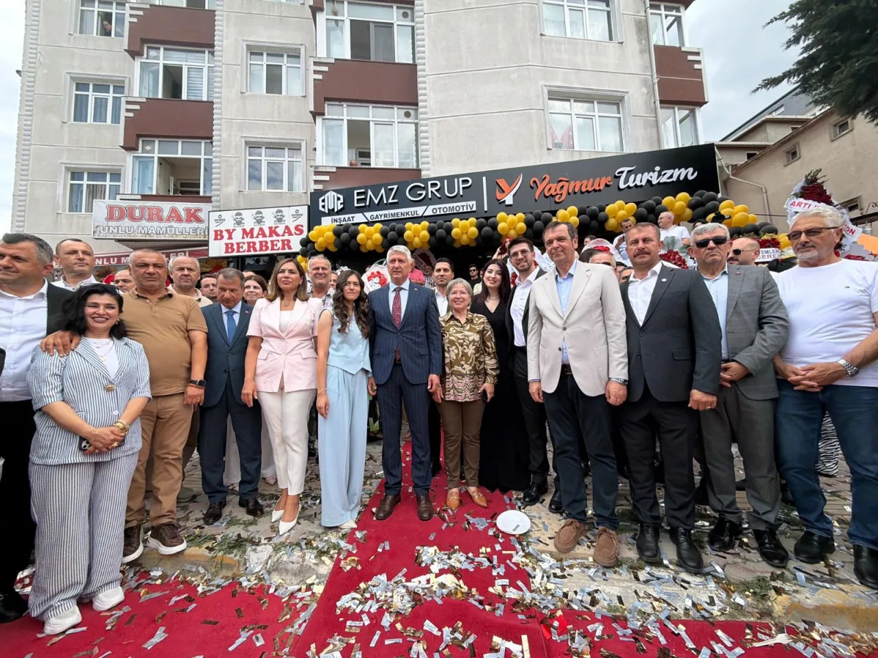 Kapaklı'da EMZ Grup ve Yağmur Turizm'in Açılışı Coşkuyla Gerçekleşti